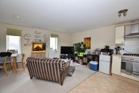 2 bedroom Flat for sale in Bates Close, Loughborough, LE11