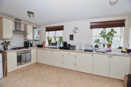 2 bedroom Flat for sale in Bates Close, Loughborough, LE11
