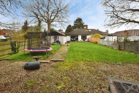2 bedroom Semi-detached bungalow for sale in Shepherds Close, Loughborough, LE11
