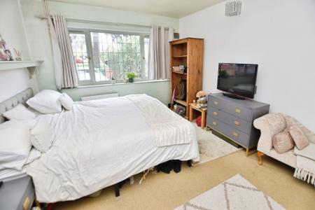 2 bedroom Semi-detached bungalow for sale in Shepherds Close, Loughborough, LE11