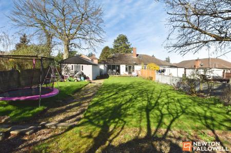 2 bedroom Semi-detached bungalow for sale in Shepherds Close, Loughborough, LE11