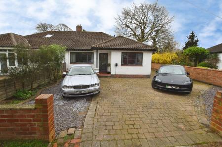 2 bedroom Semi-detached bungalow for sale in Shepherds Close, Loughborough, LE11