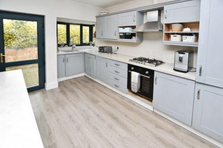 2 bedroom Semi-detached bungalow for sale in Shepherds Close, Loughborough, LE11