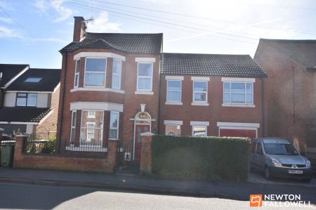 5 bedroom Detached house for sale in Knightthorpe Road, Loughborough, LE11