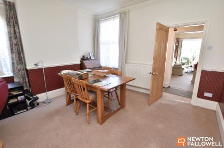 5 bedroom Detached house for sale in Knightthorpe Road, Loughborough, LE11