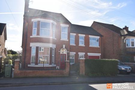 5 bedroom Detached house for sale in Knightthorpe Road, Loughborough, LE11