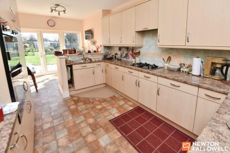 5 bedroom Detached house for sale in Knightthorpe Road, Loughborough, LE11