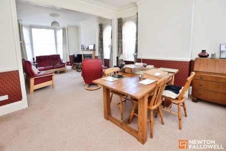 5 bedroom Detached house for sale in Knightthorpe Road, Loughborough, LE11