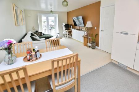 2 bedroom Apartment for sale in Racecourse Mews, Loughborough, LE11