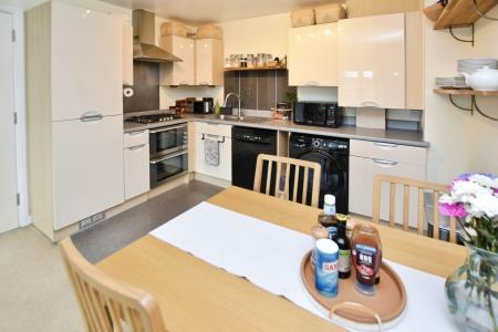 2 bedroom Apartment for sale in Racecourse Mews, Loughborough, LE11