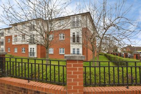 2 bedroom Apartment for sale in Racecourse Mews, Loughborough, LE11