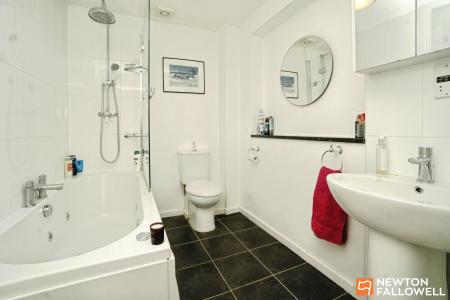 5 bedroom Detached house for sale in Buckingham Drive, Loughborough, LE11