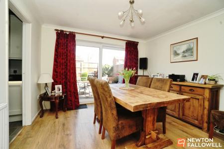 5 bedroom Detached house for sale in Buckingham Drive, Loughborough, LE11