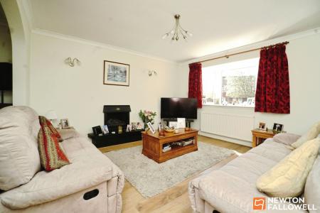 5 bedroom Detached house for sale in Buckingham Drive, Loughborough, LE11