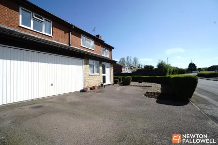5 bedroom Detached house for sale in Buckingham Drive, Loughborough, LE11