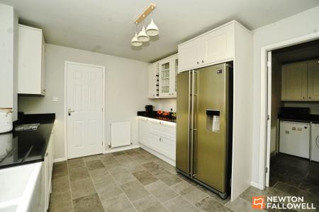 5 bedroom Detached house for sale in Buckingham Drive, Loughborough, LE11