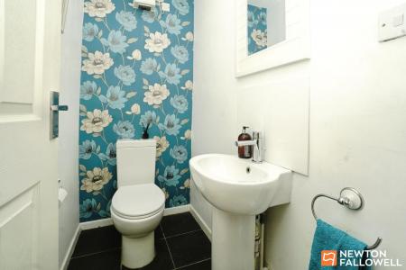 5 bedroom Detached house for sale in Buckingham Drive, Loughborough, LE11