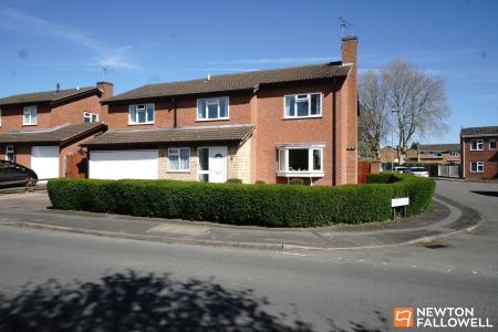 5 bedroom Detached house for sale in Buckingham Drive, Loughborough, LE11