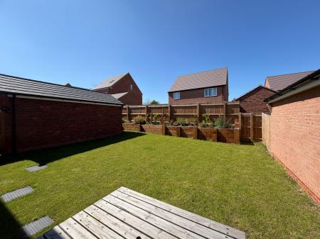 4 bedroom Detached house for sale in Chamomile Road, Shepshed, LE12