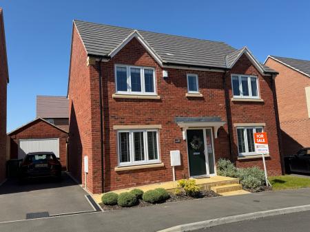 4 bedroom Detached house for sale in Chamomile Road, Shepshed, LE12