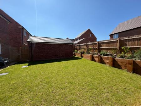 4 bedroom Detached house for sale in Chamomile Road, Shepshed, LE12