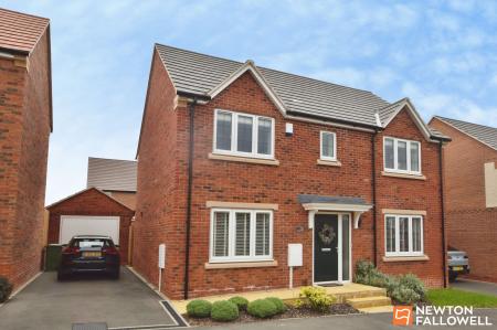 4 bedroom Detached house for sale in Chamomile Road, Shepshed, LE12