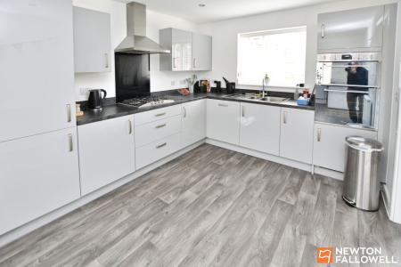 4 bedroom Detached house for sale in Chamomile Road, Shepshed, LE12