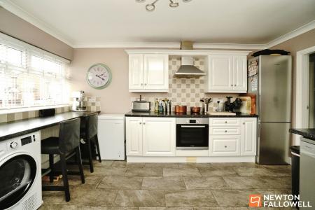 4 bedroom Bungalow for sale in Carlton Crescent, East Leake, LE12