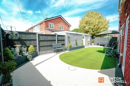 4 bedroom Link detached house for sale in Nanpantan Road, Loughborough, LE11