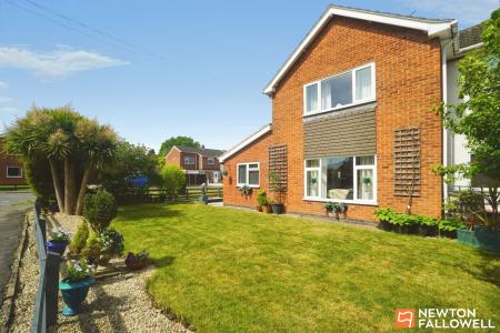 4 bedroom Link detached house for sale in Nanpantan Road, Loughborough, LE11