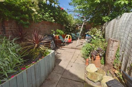 3 bedroom End of terrace house for sale in Rendell Street, Loughborough, LE11