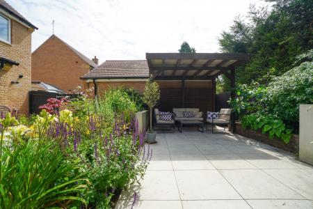 4 bedroom Detached house for sale in Wicket Close, Loughborough, LE11