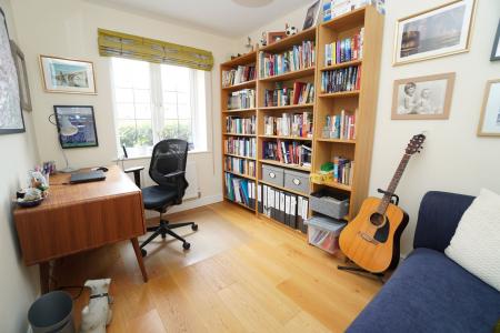 4 bedroom Detached house for sale in Wicket Close, Loughborough, LE11