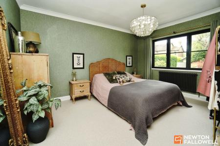 3 bedroom Detached bungalow for sale in Castledine Street, Loughborough, LE11