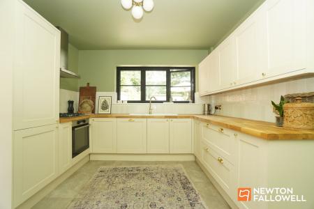 3 bedroom Detached bungalow for sale in Castledine Street, Loughborough, LE11