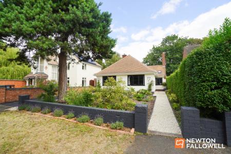 3 bedroom Detached bungalow for sale in Castledine Street, Loughborough, LE11