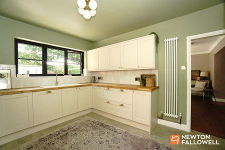 3 bedroom Detached bungalow for sale in Castledine Street, Loughborough, LE11