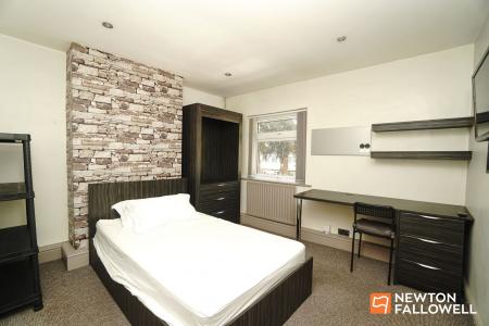 2 bedroom Terraced House for sale in Victoria Street, Loughborough, LE11