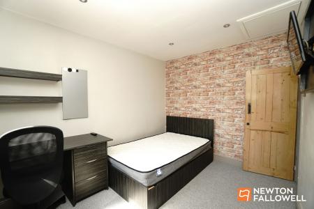 2 bedroom Terraced House for sale in Victoria Street, Loughborough, LE11