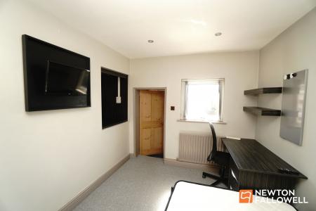 2 bedroom Terraced House for sale in Victoria Street, Loughborough, LE11