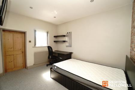 2 bedroom Terraced House for sale in Victoria Street, Loughborough, LE11