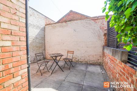 2 bedroom Terraced House for sale in Victoria Street, Loughborough, LE11