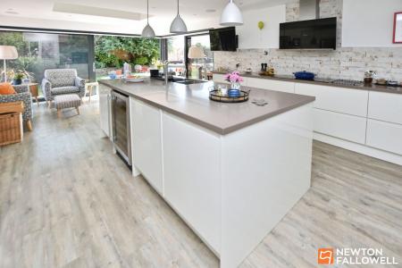 4 bedroom Detached house for sale in St. Phillips Road, Burton-On-The-Wolds, LE12