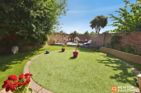4 bedroom Detached house for sale in St. Phillips Road, Burton-On-The-Wolds, LE12