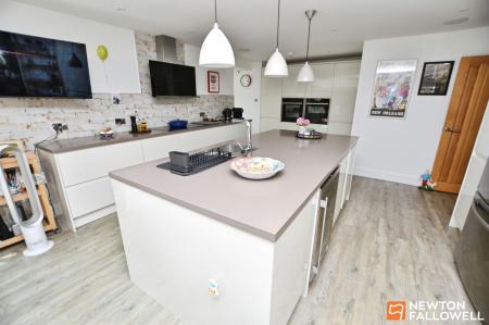 4 bedroom Detached house for sale in St. Phillips Road, Burton-On-The-Wolds, LE12