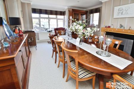 4 bedroom Detached house for sale in St. Phillips Road, Burton-On-The-Wolds, LE12