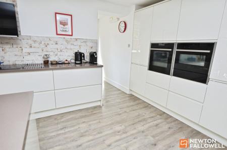 4 bedroom Detached house for sale in St. Phillips Road, Burton-On-The-Wolds, LE12