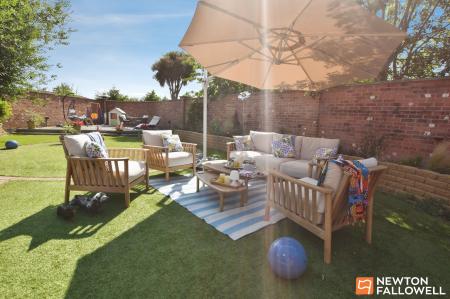 4 bedroom Detached house for sale in St. Phillips Road, Burton-On-The-Wolds, LE12