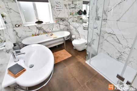 4 bedroom Detached house for sale in St. Phillips Road, Burton-On-The-Wolds, LE12