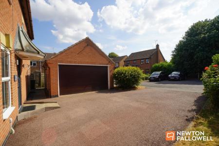 4 bedroom Detached house for sale in Loweswater Close, Barrow Upon Soar, LE12